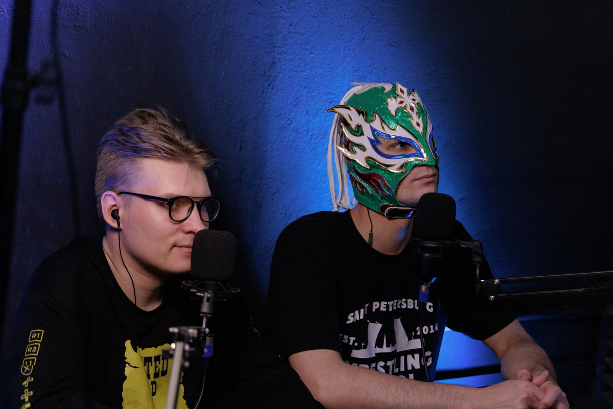 Егор Шишков (слева) с Женьком (справа) на шоу CF 09.11.24