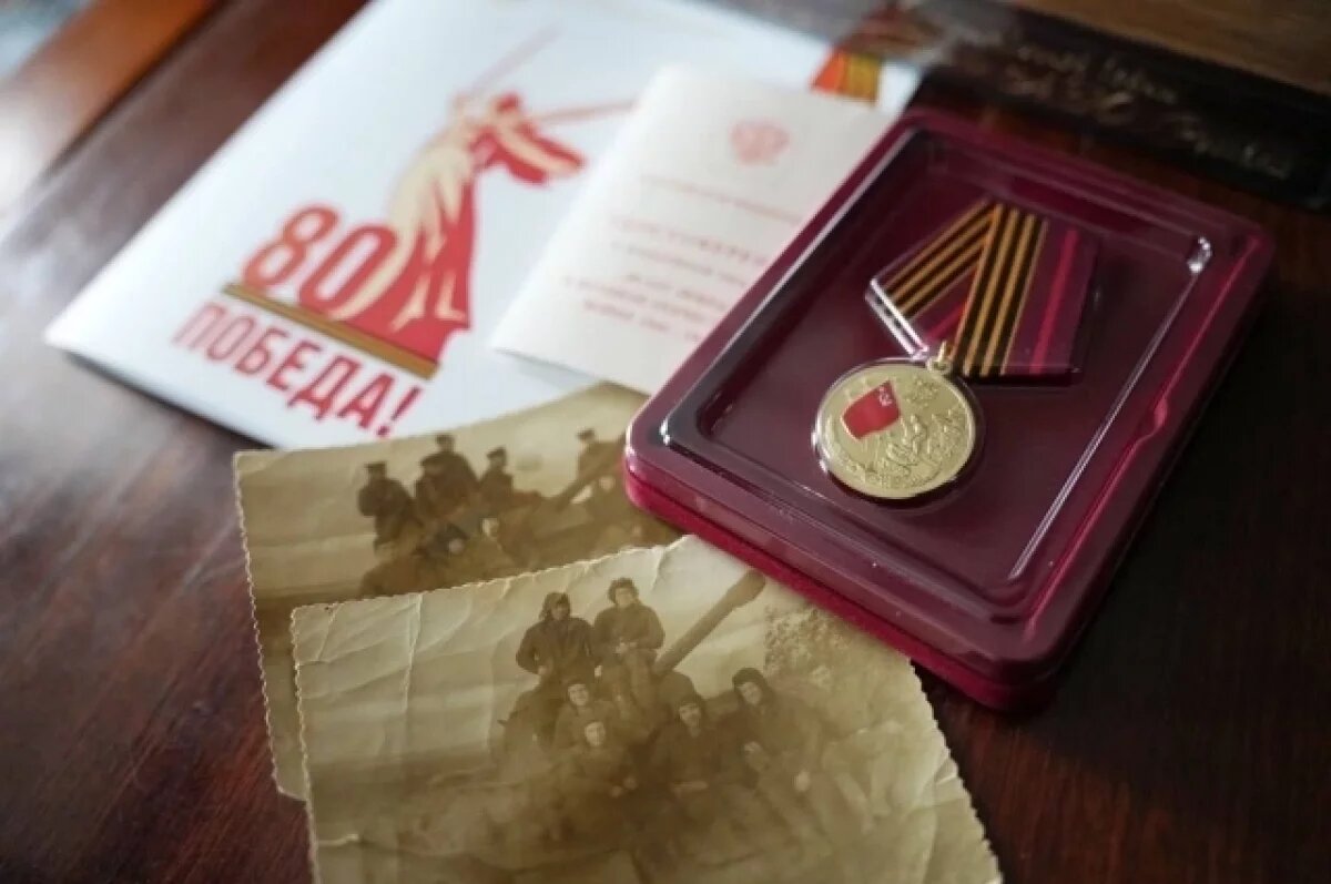    Глава Ульяновска вручил ветеранам медали к 80-летию Победы