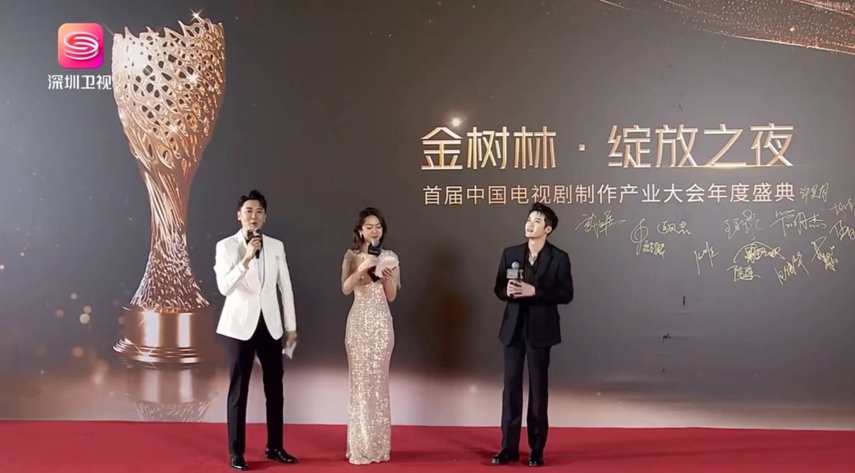 Красная дорожка, традиционные подписи на стене (из открытых источников)