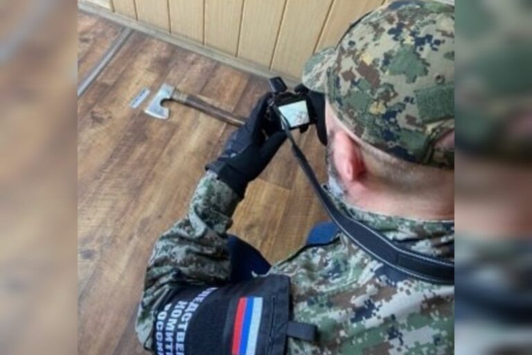    Житель Бузулука с топором в руках набросился на сотрудника полиции Кристина Просвиркина