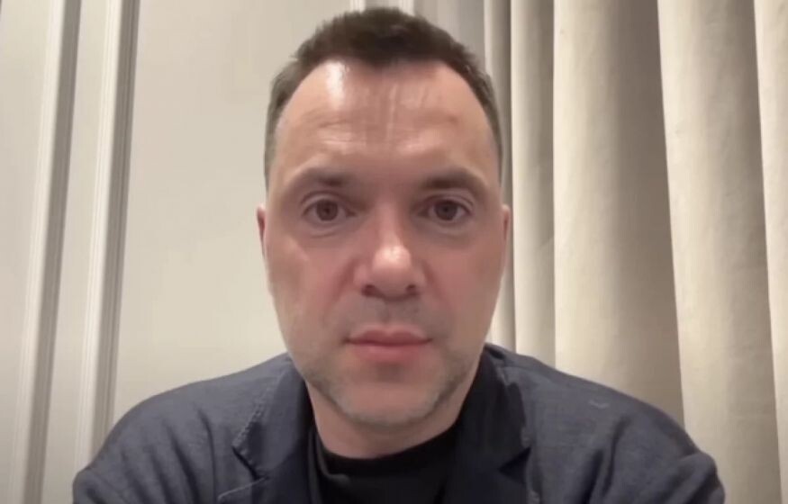    «Будет сидеть пожизненно»: Арестович* рассказал, что ждет Зеленского