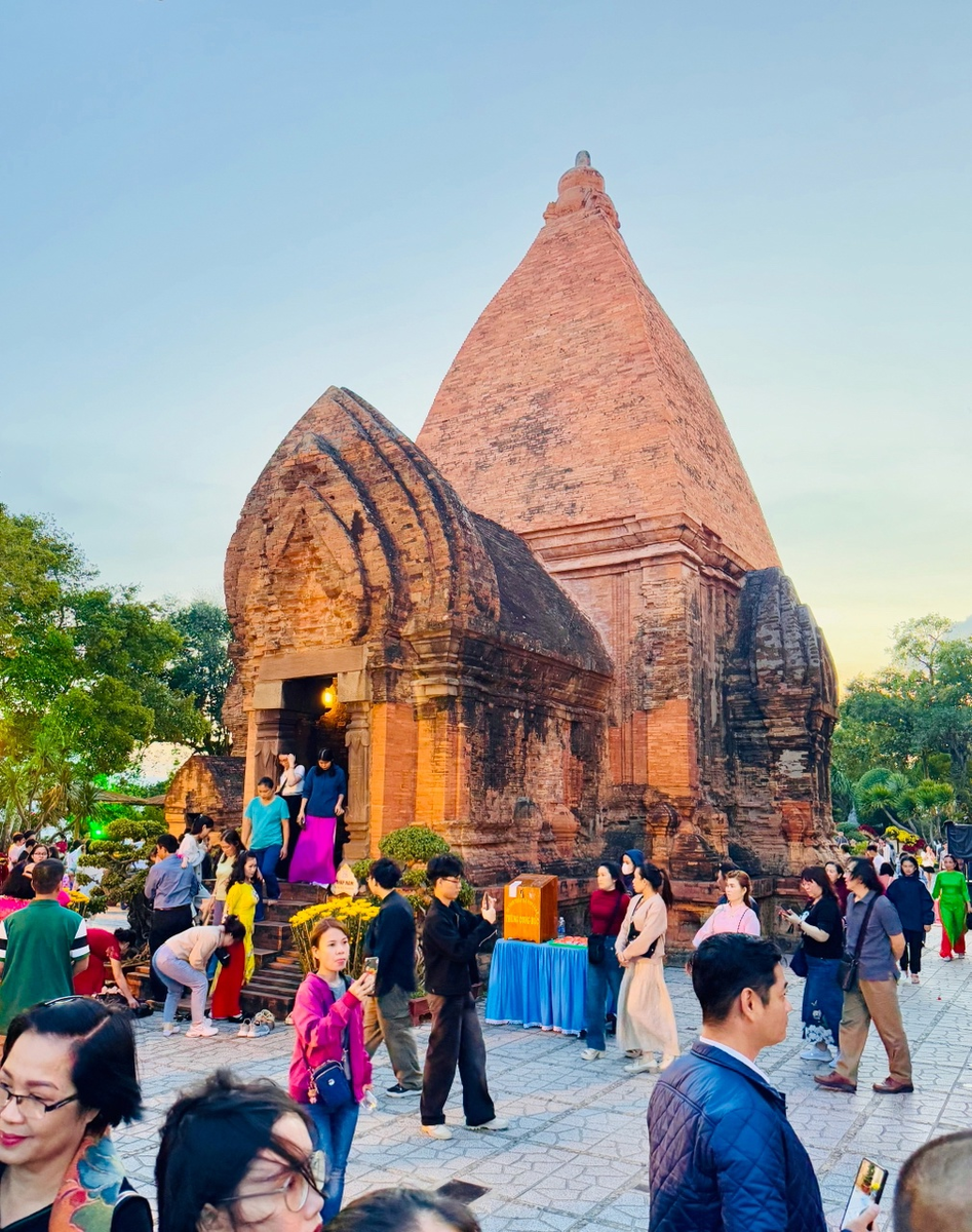 как домтопримечательность - так сразу толпы туристов...