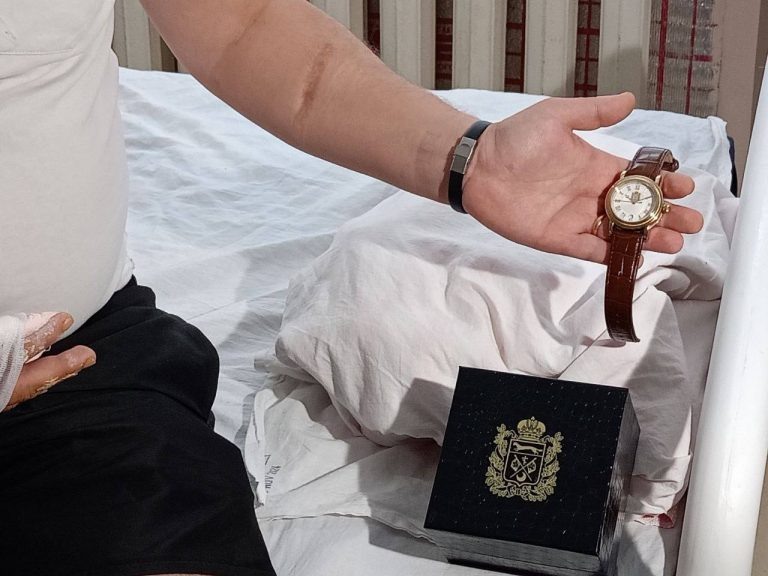    Губернатор Оренбуржья подарил часы бойцу СВО Мария Чалкина