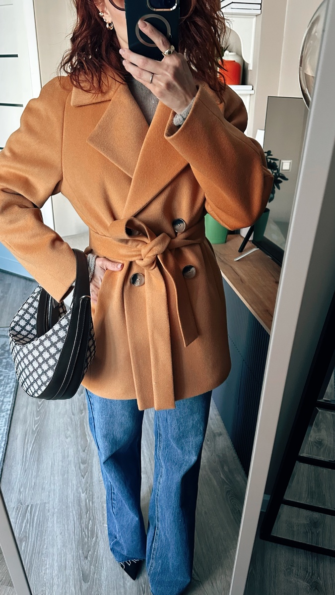 У Pompa огромный выбор классических и при этом стильных пальто, которые не выходят из моды и долго сохраняют свою актуальность. 