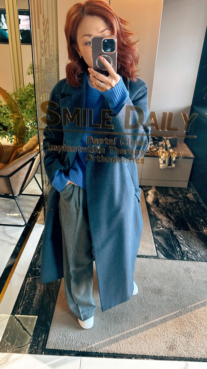 Сезон «пальто» из года в год я начинаю в конце февраля именно со своих пальто Pompa. Мне не холодно в них даже в небольшой минус. Пальто прекрасно перенесли уже несколько химчисток. Если вы ищете пальто, которое не продувает капризный весенний ветер, то я точно советую пальто с мембраной. Вам будет тепло, как в пуховике, но при этом выглядеть вы будет гораздо элегантнее, хоть в кроссовках, хоть в сапогах. 