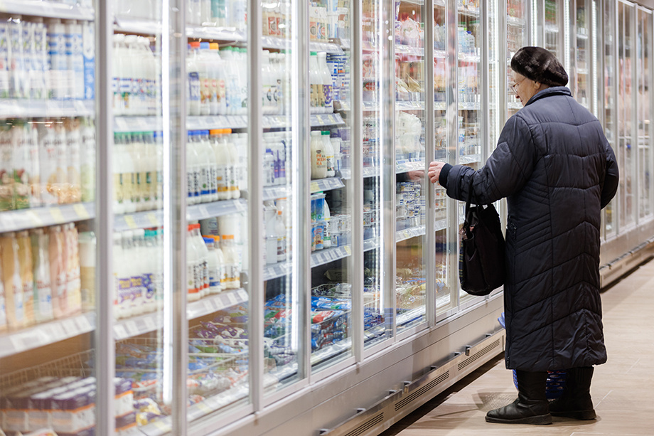 Очередной рост цен на продукты заставляет покупателей экономить на качественных продуктах. | Фото: Сергей Елагин/Бизнес Online/ТАСС
