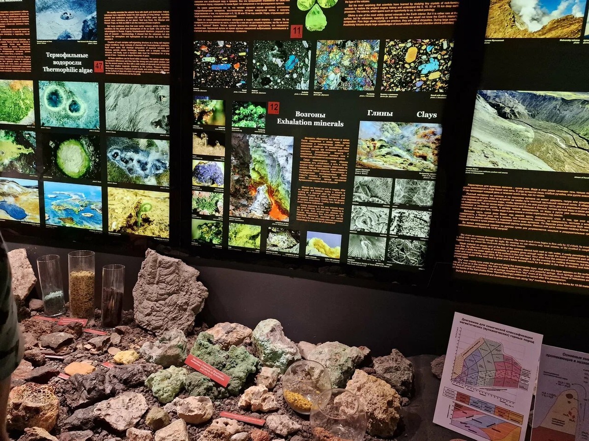 Частный музей «Вулканариум» основал вулканолог и кандидат математических наук Сергей Самойленко. Сюда обязательно стоит заглянуть в начале маршрута, чтобы сделать путешествие осмысленным и интересным. Экспозиция познакомит с разноцветными образцами минералов и лавы, которые можно потрогать и посмотреть через микроскоп. Фото: Ника / Яндекс Карты