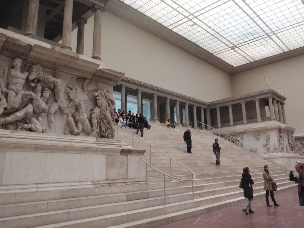 Пергамский алтарь