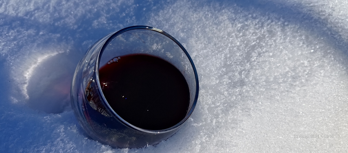 Оно и так было тёмным, а тут выглядит ещё насыщеннее.