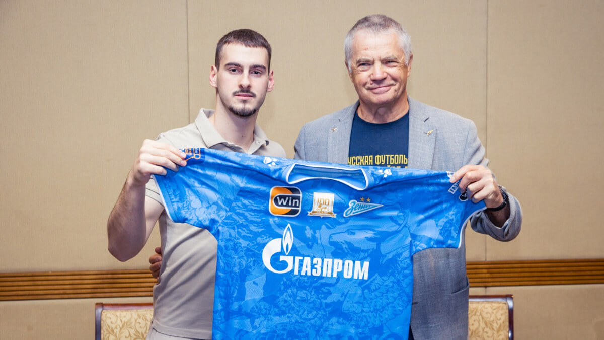 Хороша Саша...да не наша...