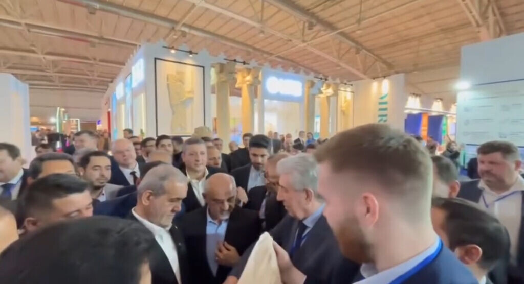    Оренбургская область подарила Ирану пуховый платок