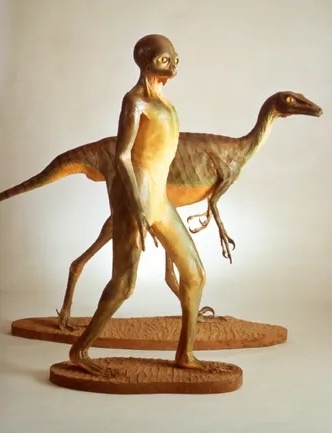 Реконструкция троодонтидного динозавра Stenonychosaurus inequalis за моделью динозавроида — мысленный эксперимент, предложенный палеонтологом Дейлом Расселом, который задавался вопросом, могли ли некоторые динозавры достичь разумности, если бы не вымерли в конце мелового периода. (Изображение предоставлено Дейлом Расселом и Роном Сегеном © Канадский музей природы)