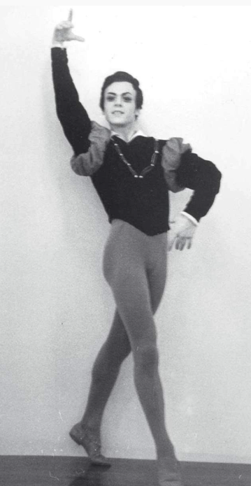 Семен Кауфман в балете "Дон Кихот". Источник - https://www.kino-teatr.ru/teatr/acter/m/sov/426811/foto/941791/#foto