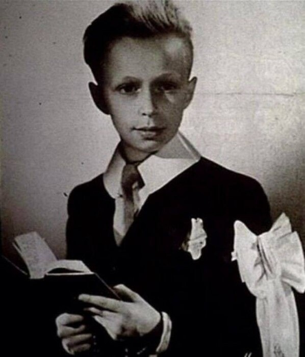 Пьер Ришар в детстве. / Фото: m.fotostrana.ru