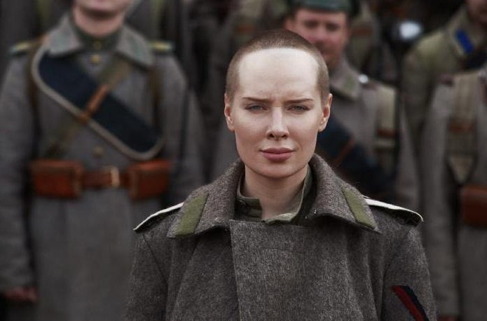 Кадр из кинофильма Батальонъ, героиня В. Шкирандо.