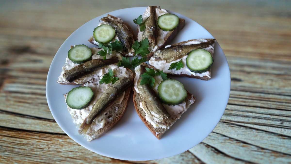 Шпроты: маленькая рыбка с большим характером