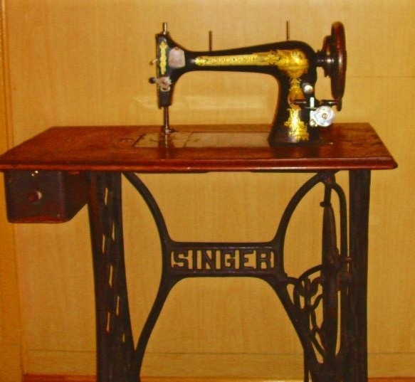 Фото из Яндекс картинки. Швейная машинка Зингер.