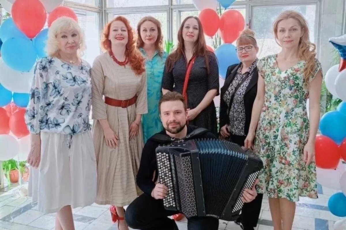    Актеры «Сферы» поздравили бойцов с 23 Февраля в госпитале Бурденко