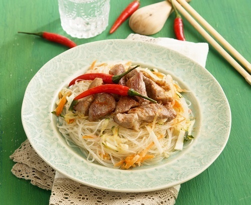    Пекинский салат со свининой. Фото: Мария Ковалева/BurdaMedia