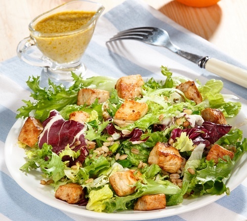    Салат с мясом и перловой крупой. Фото: Олег Кулагин/BurdaMedia