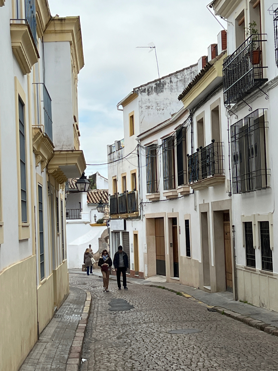 Улочка, где находится хостел. Кордоба, Испания. Фото автора 