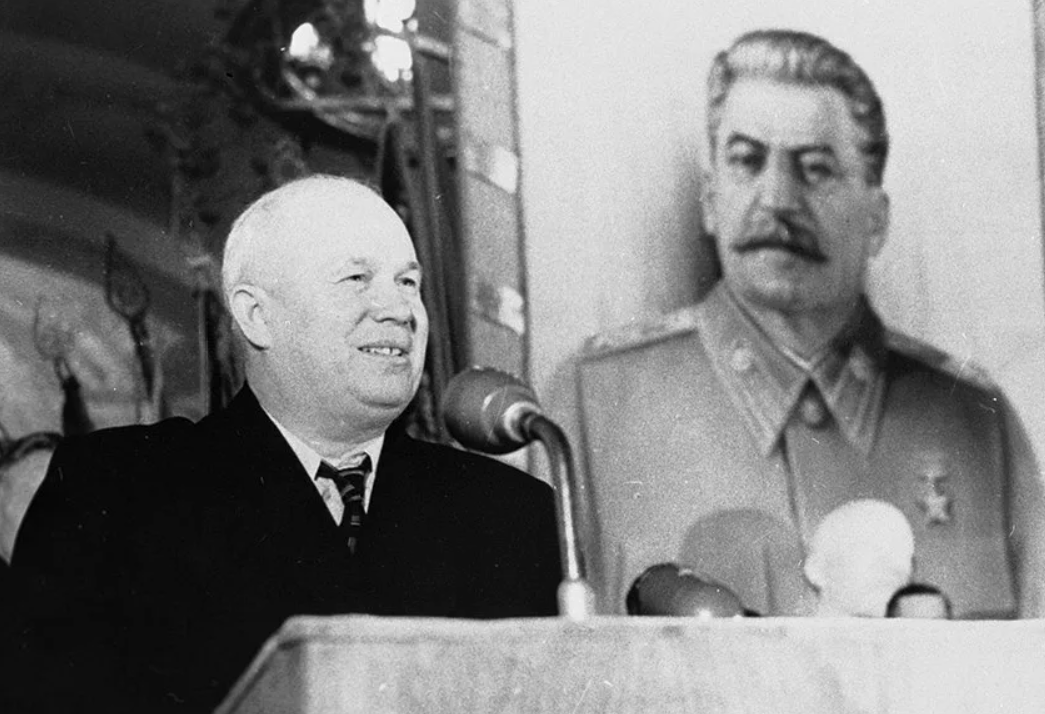 Человек, чей профиль изображен на красных плакатах - рядом с Карлом Марксом и Лениным, - это человек, который заботится обо всем и обо всех, который создал то, что есть, и создаст то, что будет. Он спас. Он спасает. ..Человек с головой ученого, с лицом рабочего, в одежде простого солдата.                          Анри Барбюс, из книги "Сталин", вышедшей  в 1936 году