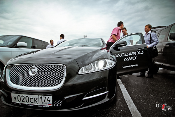 Челябинские журналисты испытали драйв от массового тест-драйва с конкурсантами "Мистер Автосалон 2013"