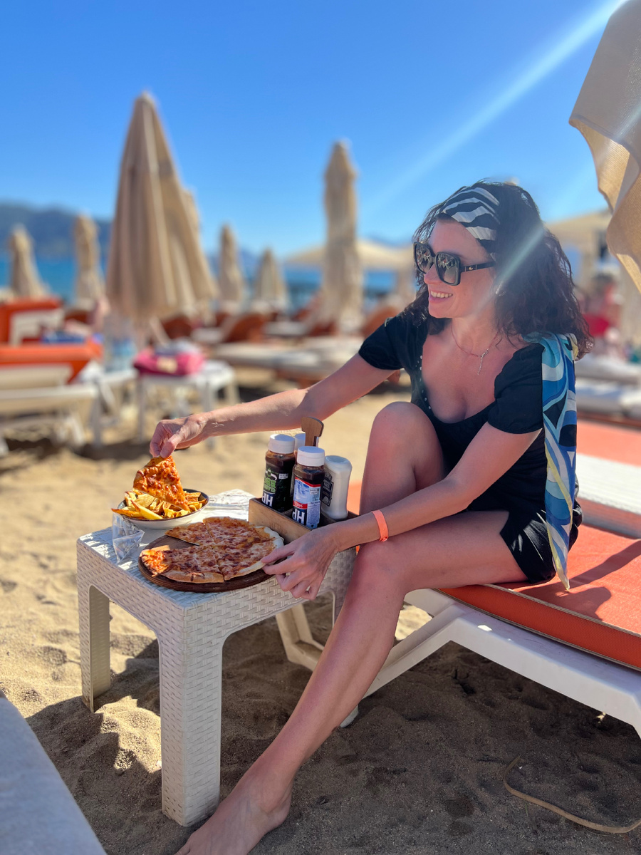 Нужно понять, что сила в объединении и поддержке, а конкурировать друг с другом – невыгодная стратегия