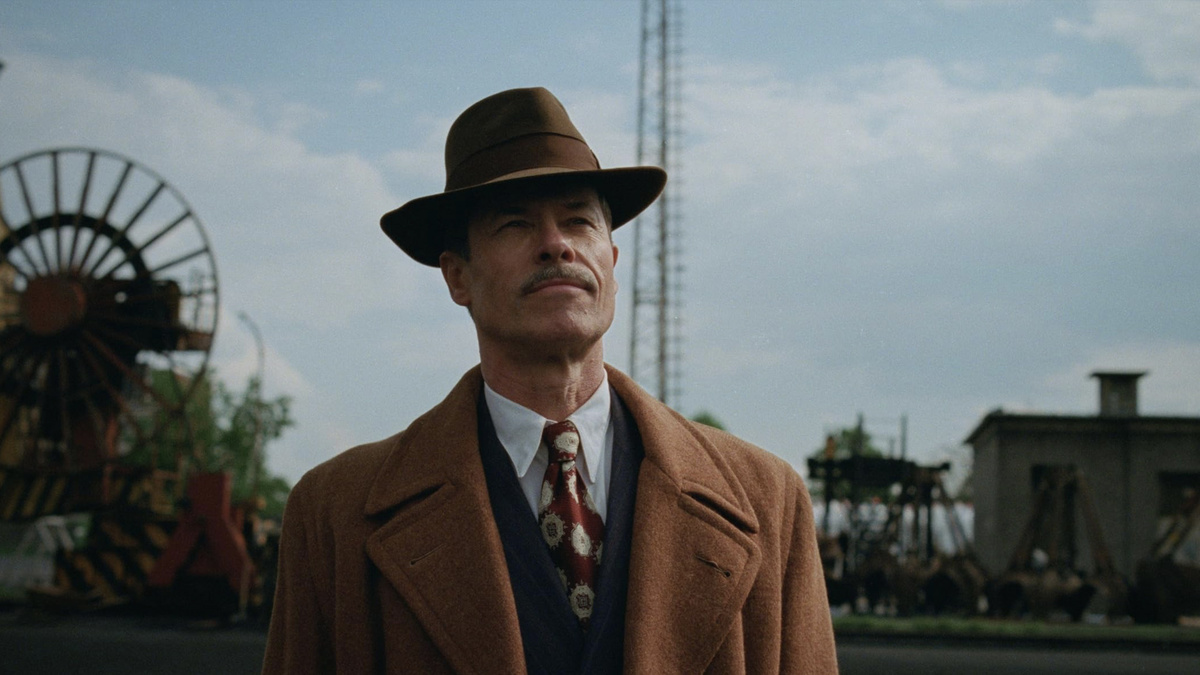 Кадр из фильма "Бруталист"