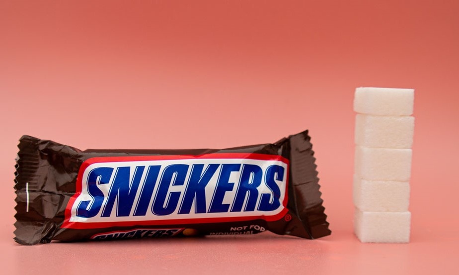 Сколько кубиков сахара содержится в  шоколадном батончике 