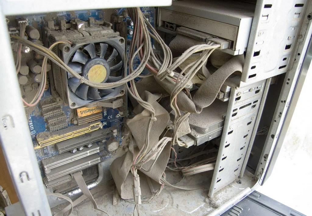 Крайне желательно, чтобы такого количества пыли не было