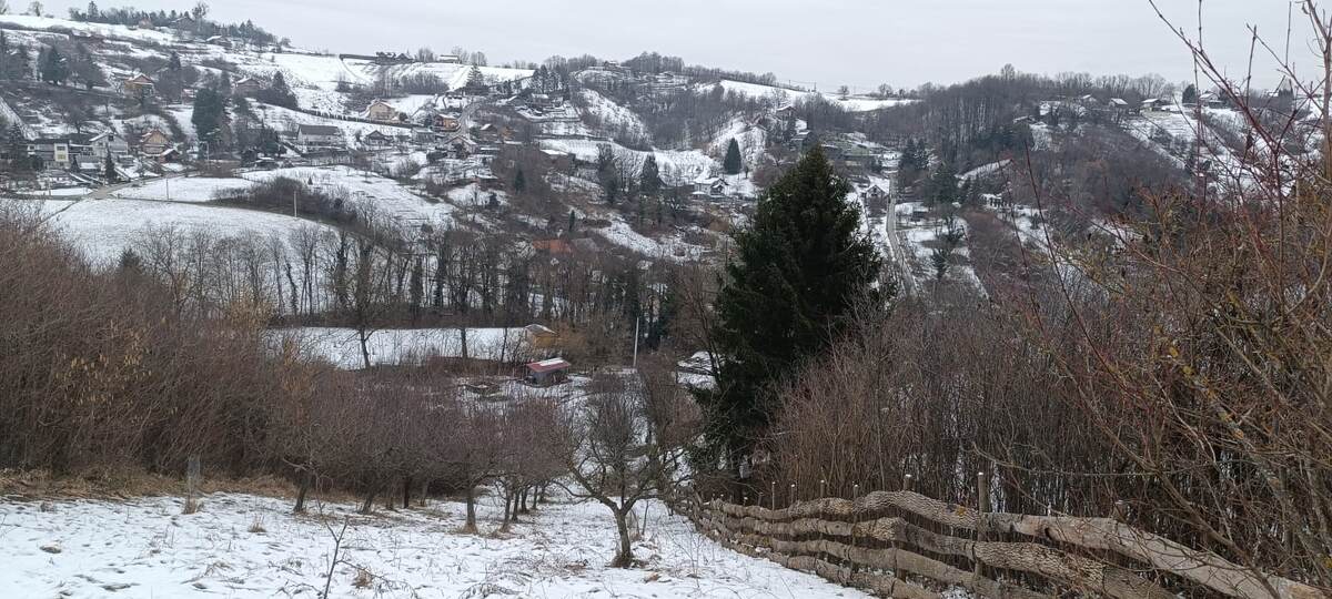 Село Горный Ладуч.На самой вершине можно разглядеть полоски виноградников.