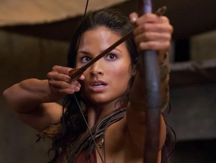 Девушка с луком