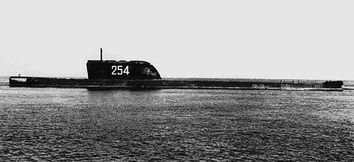  
Подводная лодка К-19 во время очередного выхода в море. Источник: https://www.pinterest.se/