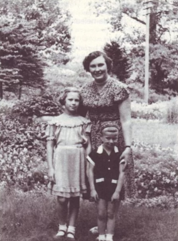    Лариса с мамой