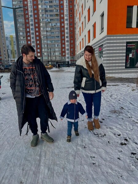    Иосиф Оганесян, Саша Черно с ребенком, фото: соцсети