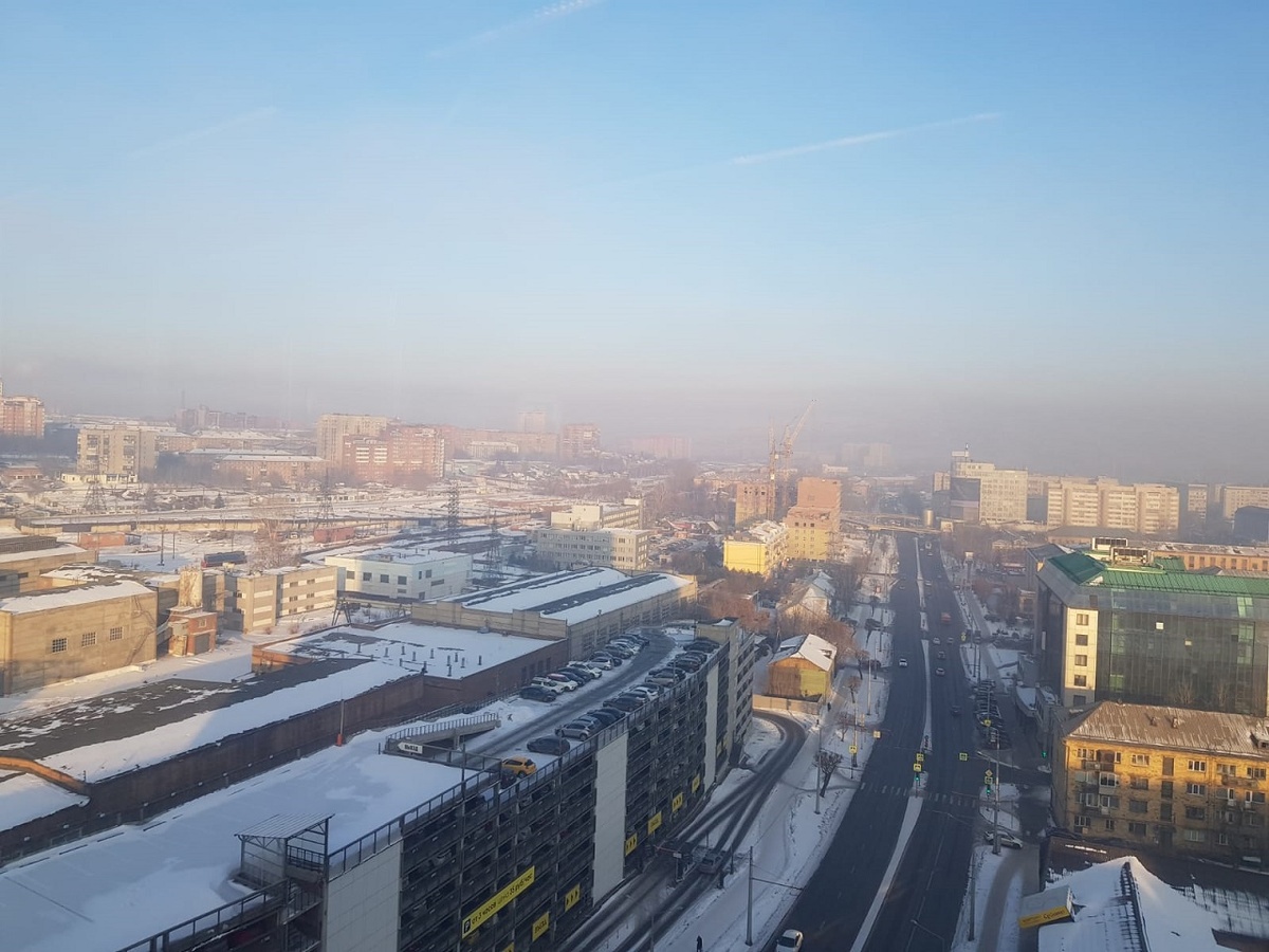     Слоеный пирог красноярского неба в безветренную погоду: сверху воздух, а снизу газы и пыль, которыми дышат люди