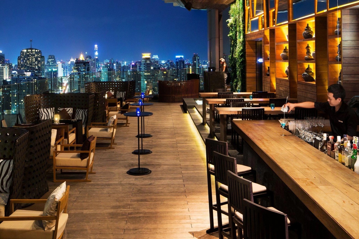 Octave Rooftop Lounge & Bar в отеле Marriott Hotel Sukhumvit.