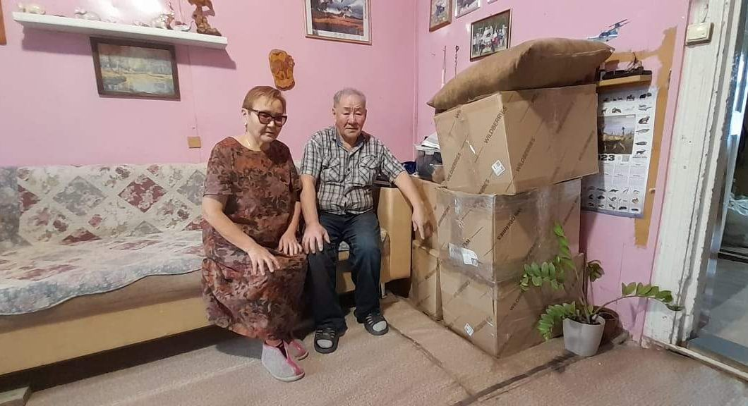 Жители аварийного дома супруги Варламовы надеются успеть пожить в благоустроенной квартире. Фото автора

