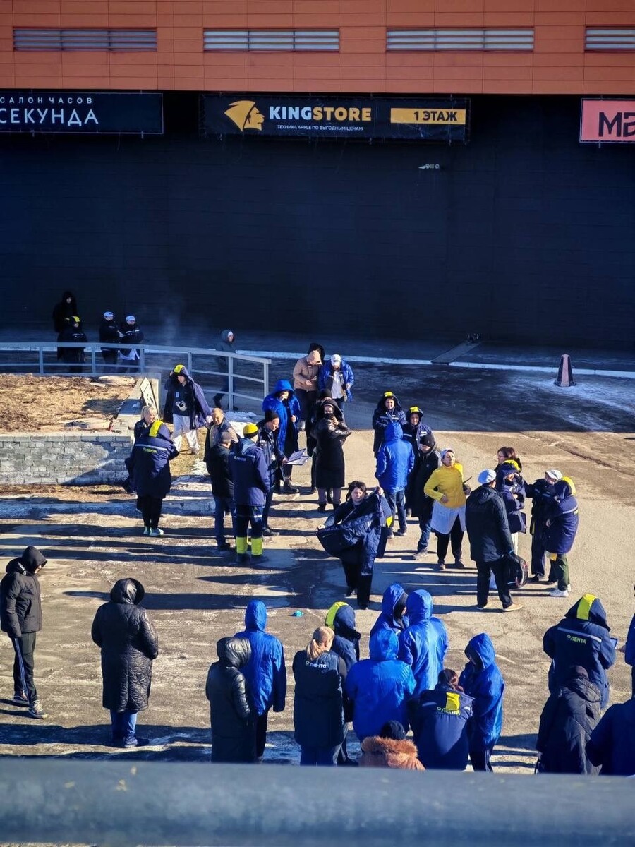    Эвакуация людей из ТРЦ "Пионер". Источник: Предоставлено "Толку"