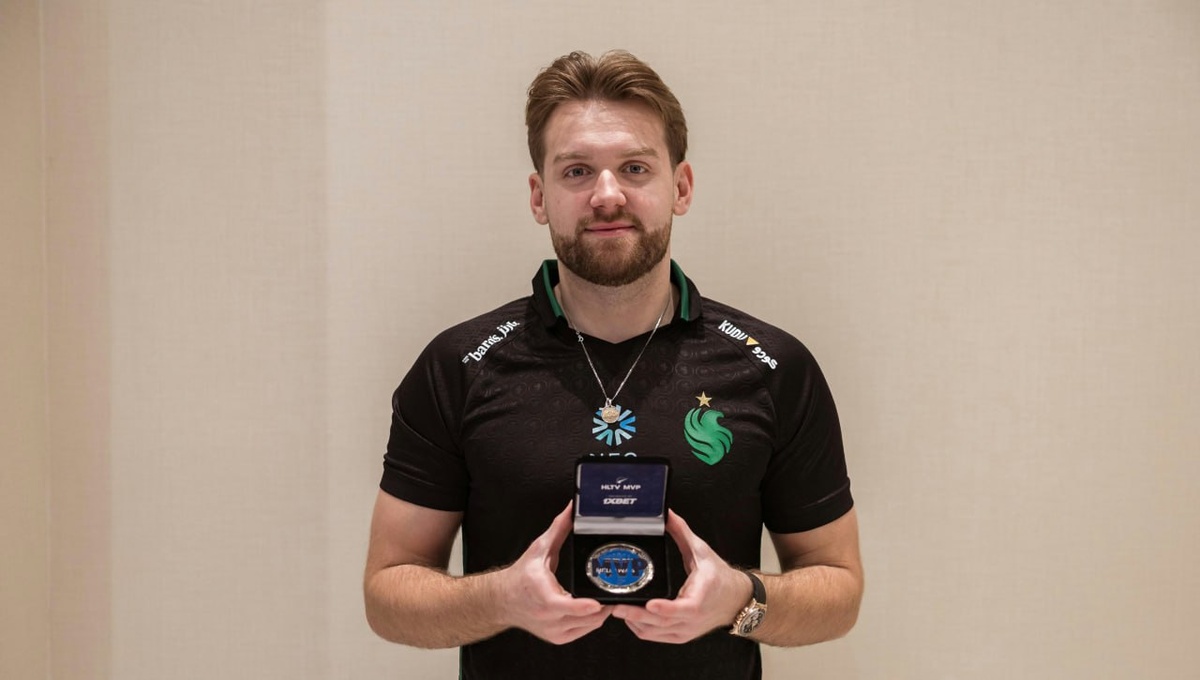 Niko с медалью MVP