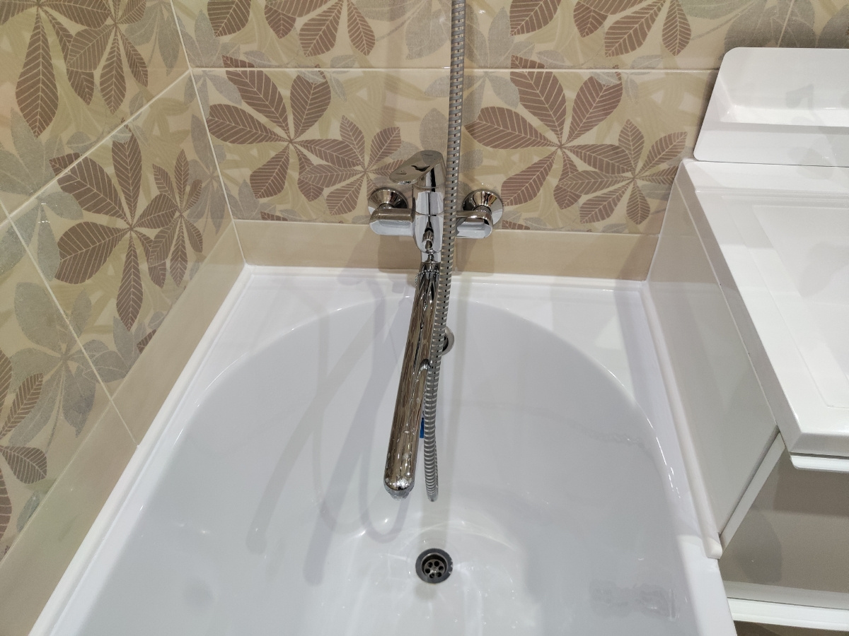 Бордюр из искусственного камня.