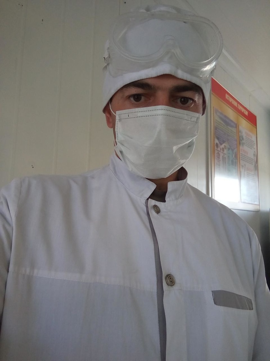    Фельдшер работал сначала на «скорой», а потом - в воинской части из архива героя публикации.