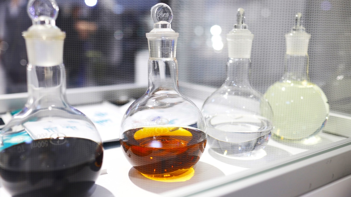    Югорчанам рассказали, какого цвета бывает нефть