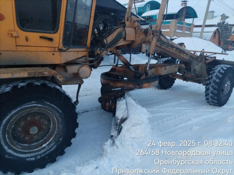    Улицы Оренбурга от снега расчищают 37 единиц техники Оренбуржье