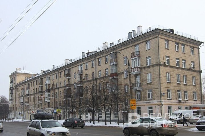 Владелец подвала дома №49 на улице Восстания с 2024 года ведет там перепланировку. Михаил Захаров / realnoevremya.ru