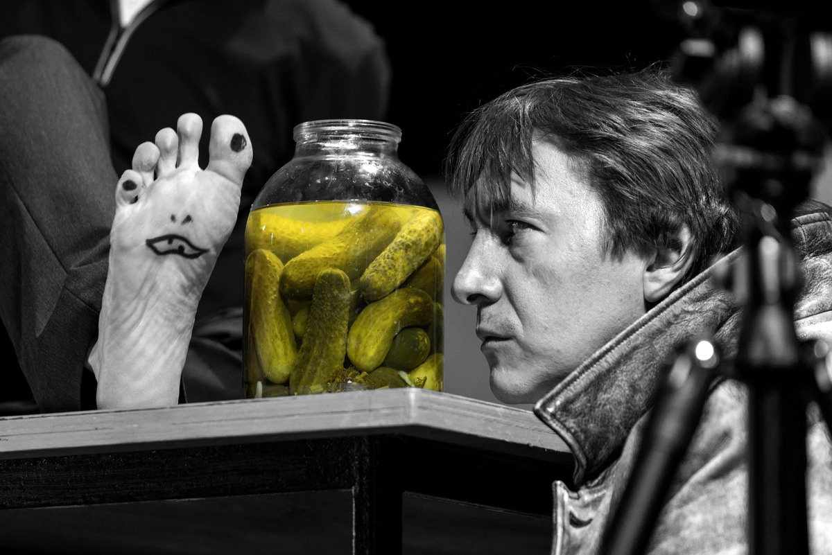 Кандид - Константин Ельчанинов. Улитка на склоне. Фото - Елена Лапина. С официального сайта МТЮЗа: https://moscowtyz.ru/wp-content/uploads/2024/12/1M1A2374_02-scaled.jpg