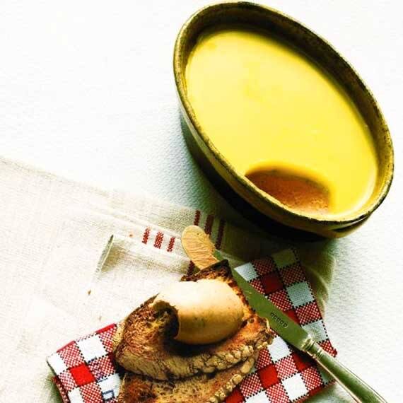 Паштет с топингом из сливочного масла.