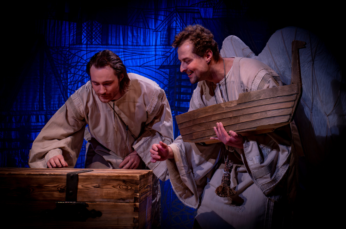 Спектакль для детей и взрослых "Сказы из сундука. Пётр и Феврония". Фото. Александра Беланова.