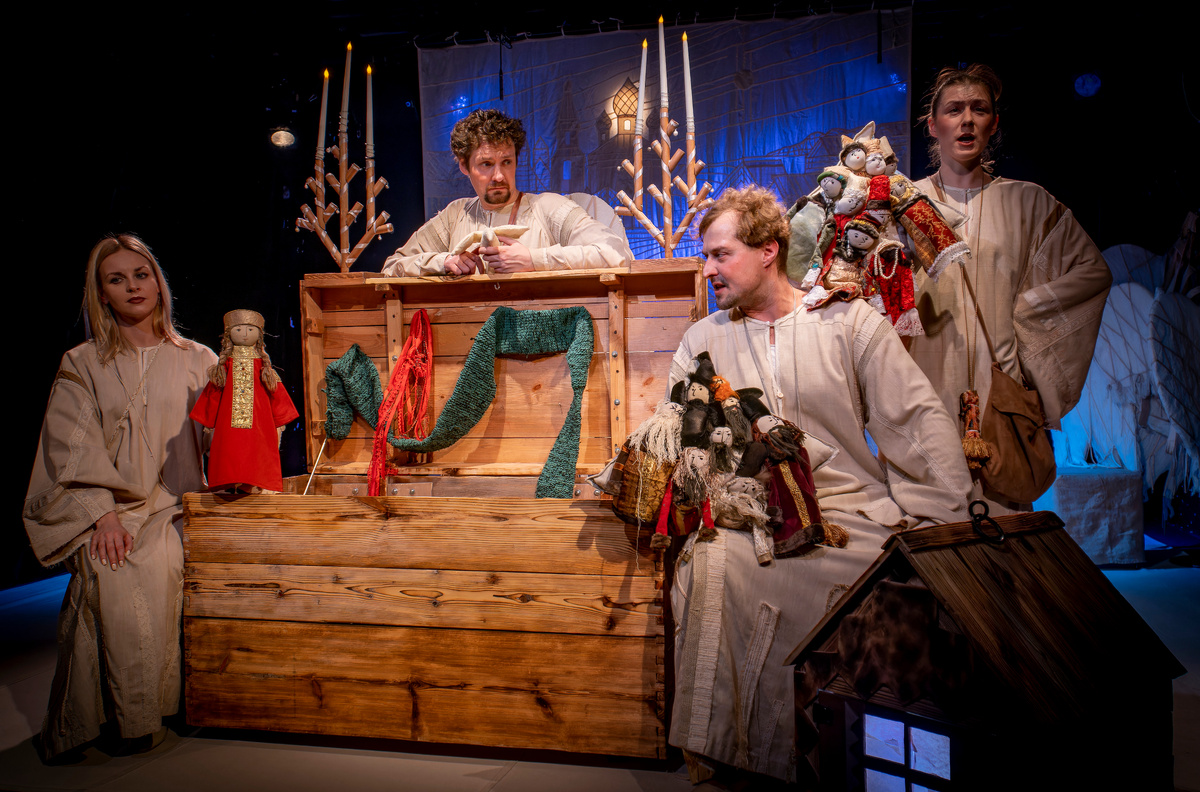 Спектакль для детей и взрослых "Сказы из сундука. Пётр и Феврония". Фото. Александра Беланова.